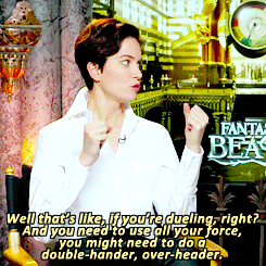 sirredmayne:Eddie Redmayne and Katherine Waterston discuss wand movements (x)
