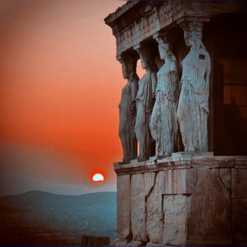 This is one of the most beautiful pictures I’ve have ever seen of the Erechtheion & the po