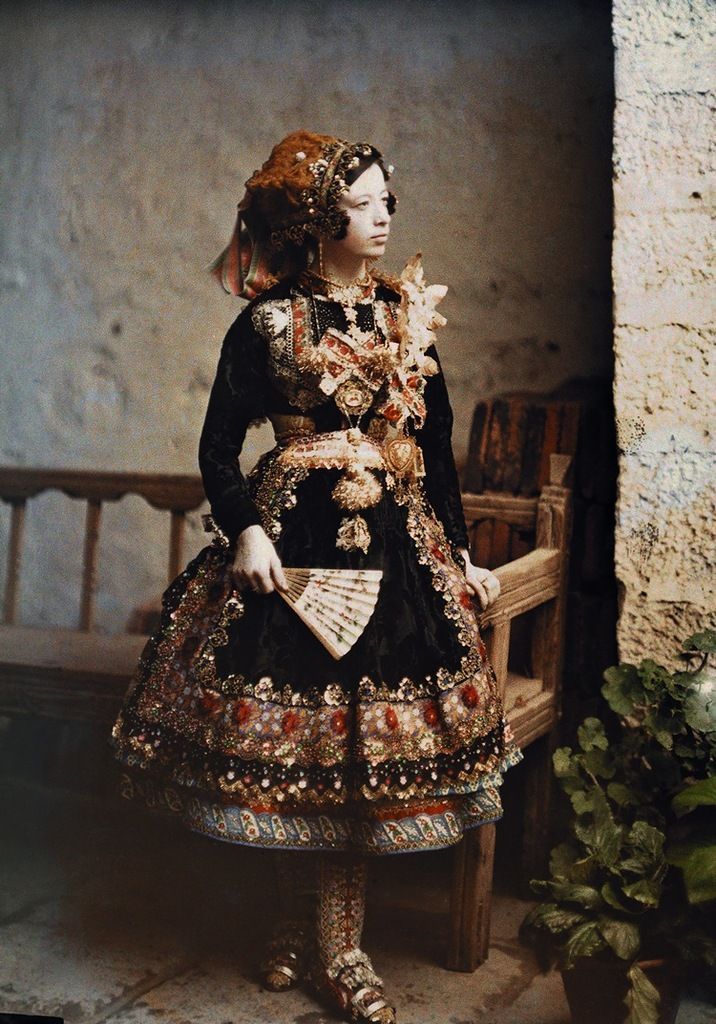 vintageeveryday:   Rare Autochrome pictures of Spanish women in the early 1900s 