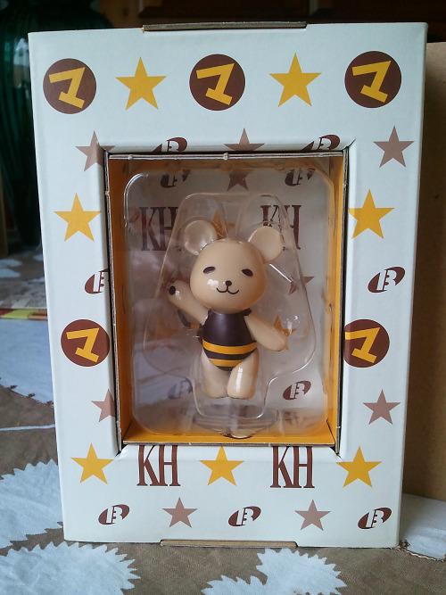 redglassesgirl-maruma:moonlightfilly:My Kumahachi special arrived in the mail today! This was a limi