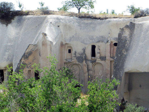 romebyzantium:Symmetrical  rock cave Church (Aynalı Kilise) in #Göreme #Cappadocia, Turkey