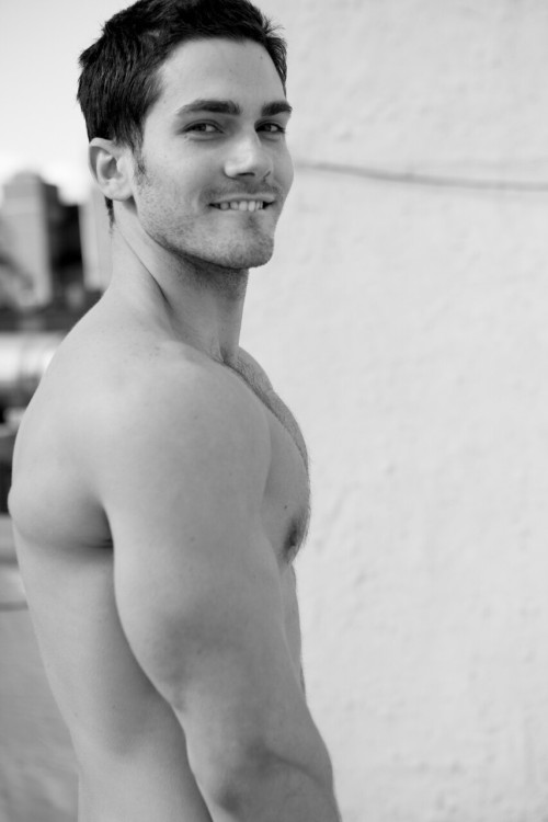 lovedudeperfectbody:  Ops… Naked!  Butttttt… Nice body!