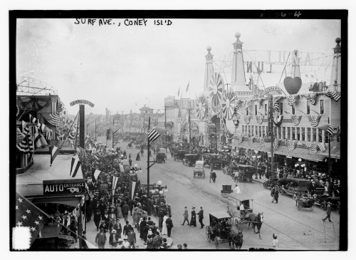 Surf Avenue, Coney Island. New York, 1904-1915.