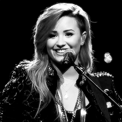 useyourmelody-deactivated201503:  Demi’s reaction to people singing along. 