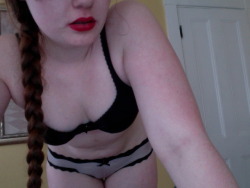 shakespeareancacti:  New bra and new lipstick… also I feel sexy today :)   U r sexy hun