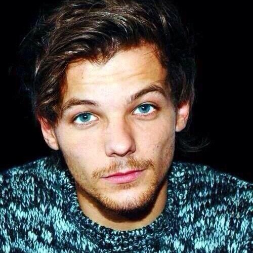 Green Louis  Louis tomlinson tumblr, Louis, Ocean blue eyes