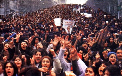 farsizaban: picture of Iranian women protesting in Tehran against the compulsory hijab: Internationa