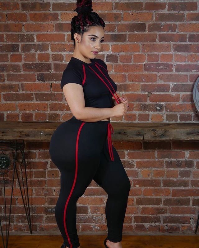 minkypinkypoo:  redstripeking:  Kendra  Kissedbyken I think on insta! She high-key