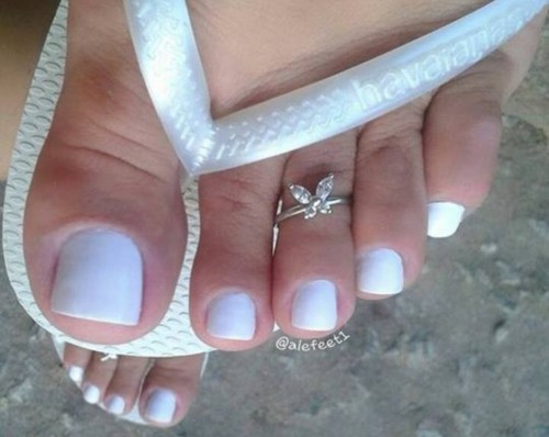 crazysexytoes:Pretty pearly white toes