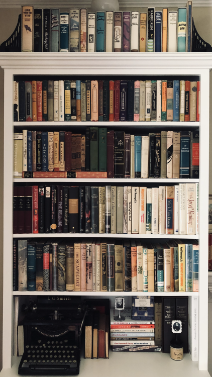 macrolit:Rearranged this bookshelf yesterday…from ml.books