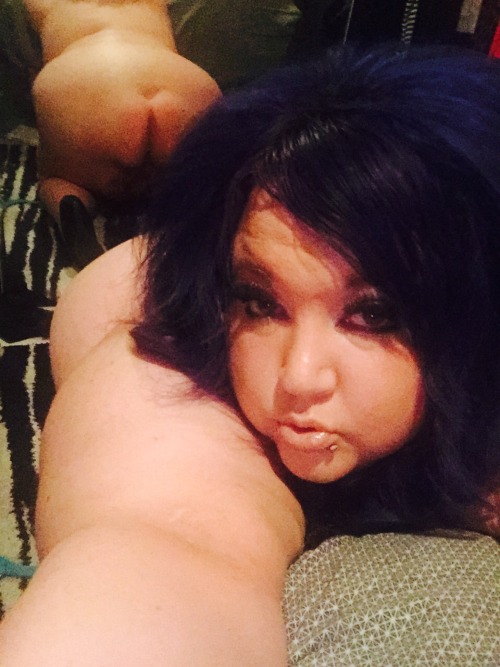 rileyraexxx: “Take off those heels, lay on my bed Whisper dirty secrets while I’m pullin