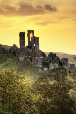 mythopoetical:  Corfe Castle Dorset, England