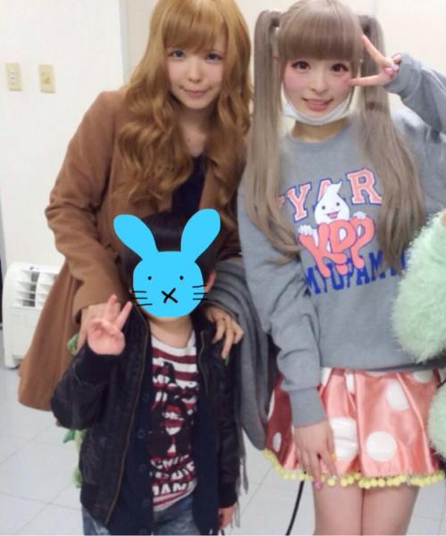 kyarypapa:Aw! Kyary with Tsubasa Masukawa (Milky Bunny) and her son after the Yokohama show! :)