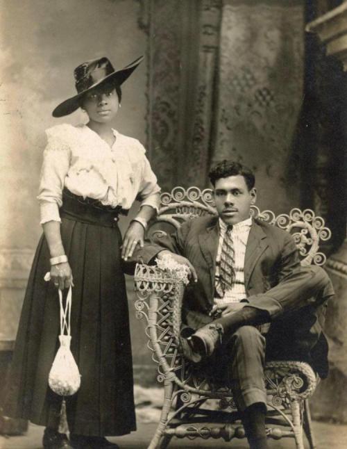 oldschoolpic:Couple in Harrisburg, PA, 1910s by mycatisanorange