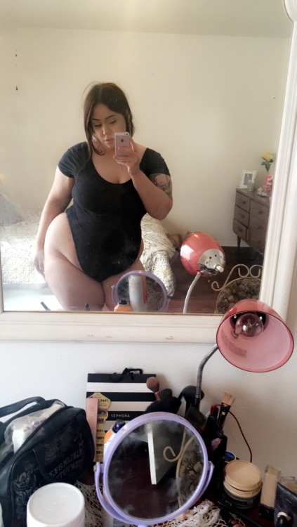 littleyellowspider:  littleyellowspider:  Thigh appreciation post  I think these are my fav pix of me ever 