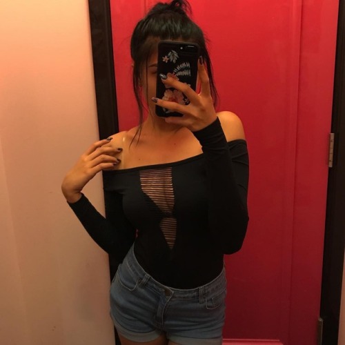 padlockposition: longorigami:  xerxes996: Hot SG Girls Those bod  Ig:dimples.jpeg