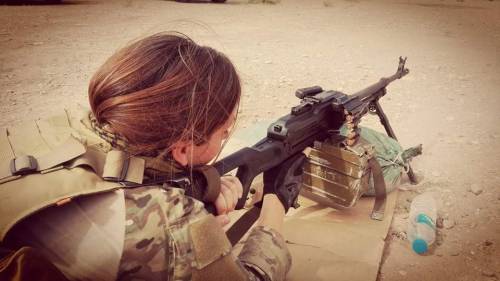 shiny-kit-syndrome:  Samantha Jay - American fighting with the kurdish people against ISIS.    Badass