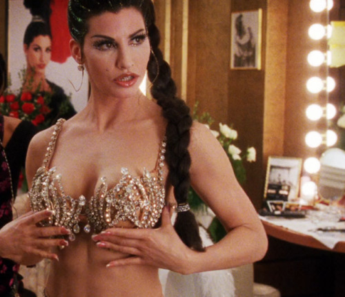 surra-de-bunda: Cristal Connors in Show Girls (1995)