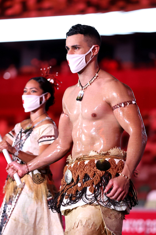 cockey:zacharylevis:  PITA TAUFATOFUA2021 | Tonga Flag Bearer, 2020 Olympics Opening Ceremony, Tokyo (July 23)   Gorgeous 👅👅💦💦💦 This guy has really great feet