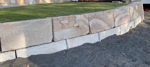 Constructing Boulder Rock Walls with Sandstone Mastery – @rocksmithconstruction on Tumblr