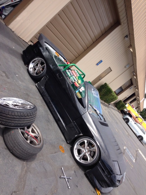 strawhatrichey: angelxgoldstar: F I L T H The coolest cars with the coolest wheels and the coolest s