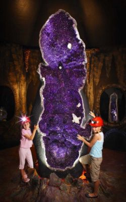 sixpenceee:The worlds biggest Amethyst Geode