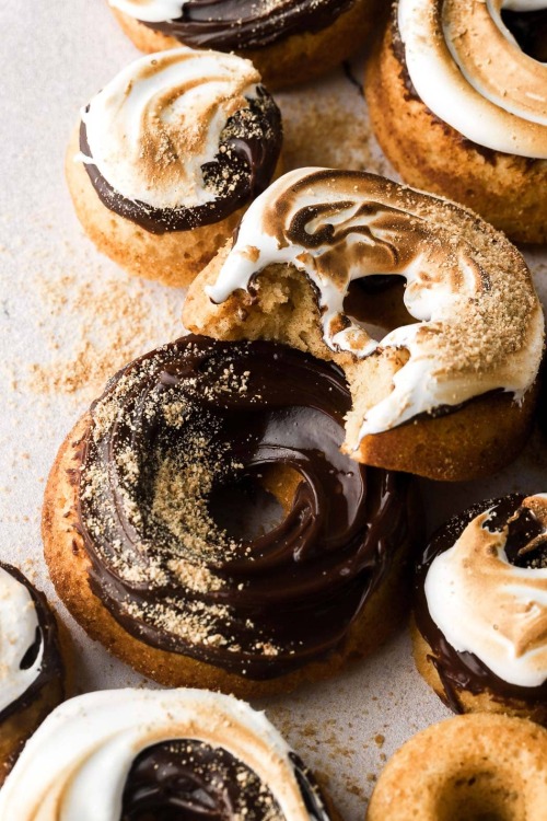 sweetoothgirl:Baked S’mores Donuts
