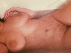 jazminerobijn:  I live in the bath