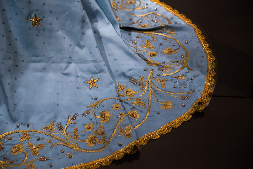 artruby:Heavenly Bodies: Fashion and the Catholic Imagination at the Met Museum. Photos by Julia Che