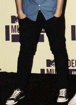  damn bby how far can you spread dem legs 