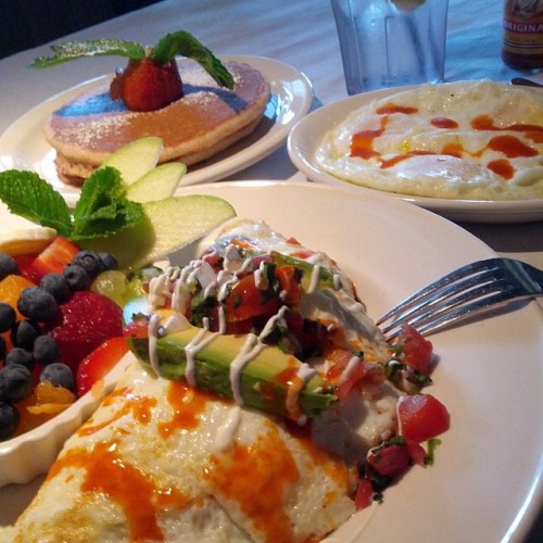 What Gets Me Up In The Morning When I Could Always Sleep In? #eggs #breakfast #yummy #delicious (at Camilo's