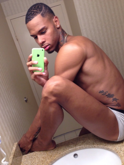 est199o:  Don’t need no muscle to be considered attractive.