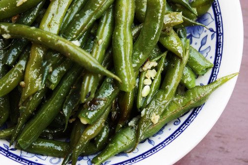 STRING BEANS WITH GINGER AND GARLICAdapted from the New York TimesGrowing up in my parent’s house, m