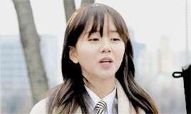 banghae:Yoo Seul looked much prettier while laughing than I thought.