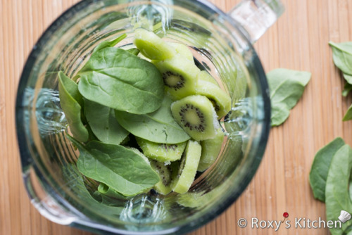 beautifulpicturesofhealthyfood:  Kiwi Banana Smoothie - This layered Kiwi Banana Smoothie is not only super healthy & delicious but it also looks amazing!…RECIPE