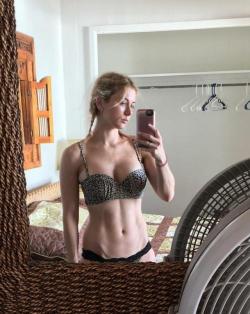 badbitchesglobal:  iliza shlesinger