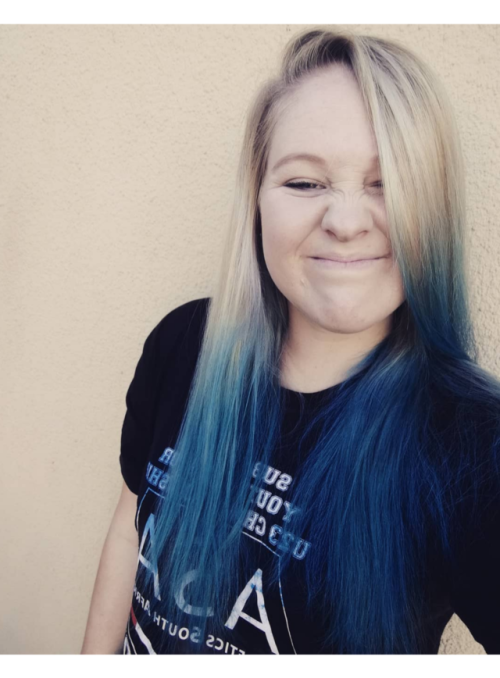 moniquevosloo:  Blue hairs, who cares✌🏽 adult photos