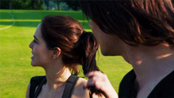 larajeanxkavinsky:  fangirl challenge [favorites]: wear your hair up 