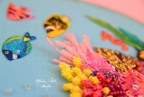 sosuperawesome:Tropical Fish Embroidery HoopsOliness Art Studio on Etsy 