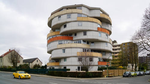 Residential tower „Verrutschte Torte” („sliding cake”), Herne, Germany. Arch