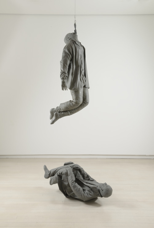 contemporary-art-blog:Juan Muñoz, Two figures one hanging, one laughing, 2000