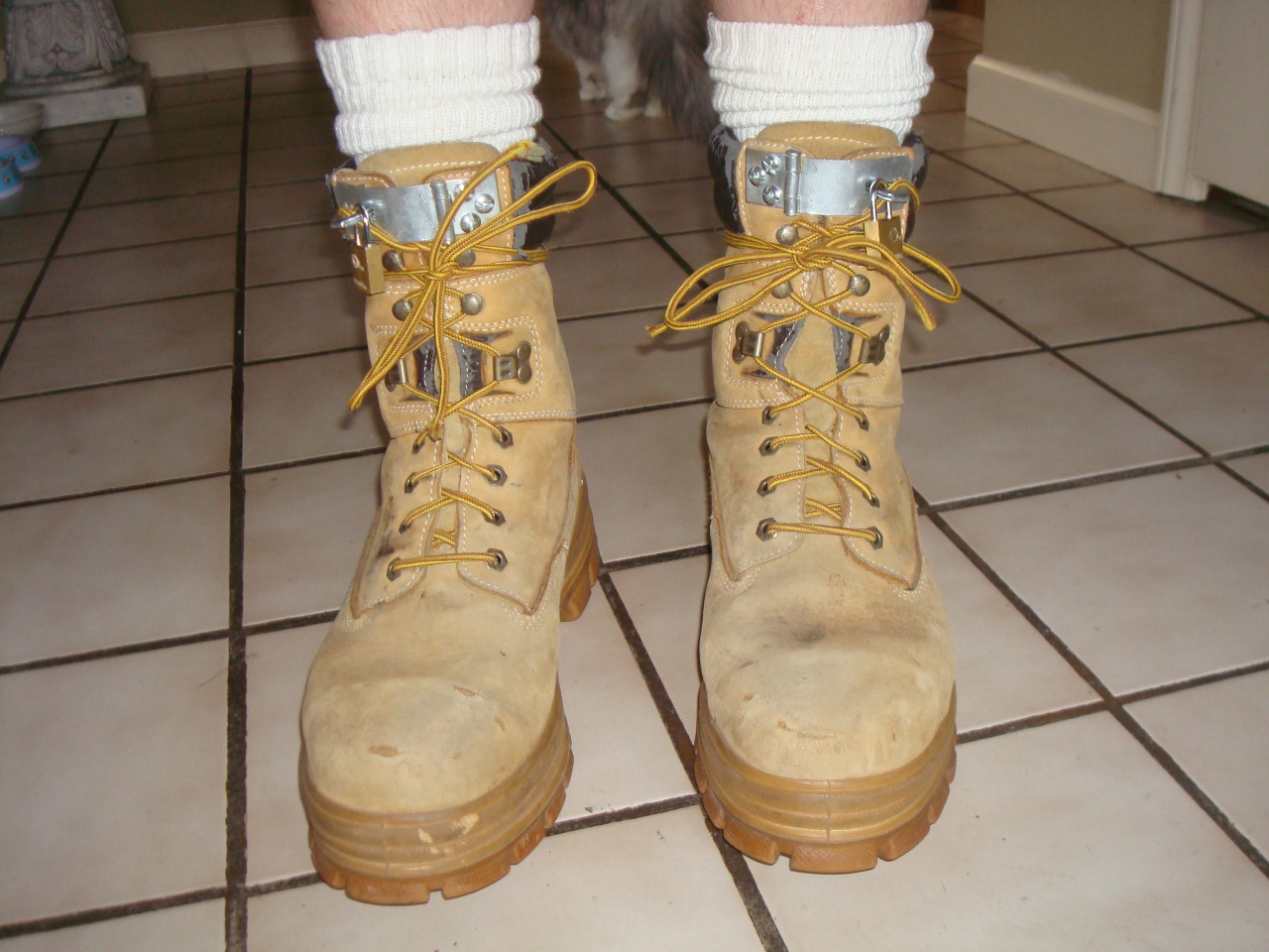 bootedskn:  gduk:  hardrubberlabour:  workergear:  padlockedshoes:  CUSTOMIZED BONDAGE