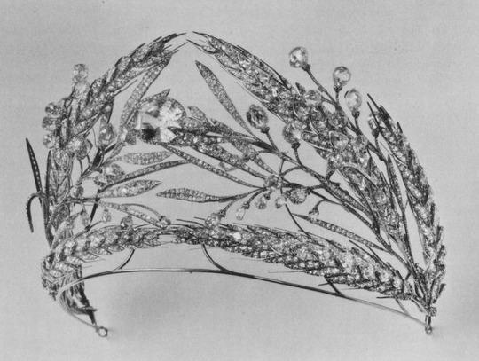 derwandelndegeist:    Empress Maria Feodorovna commissioned a diadem from the famous