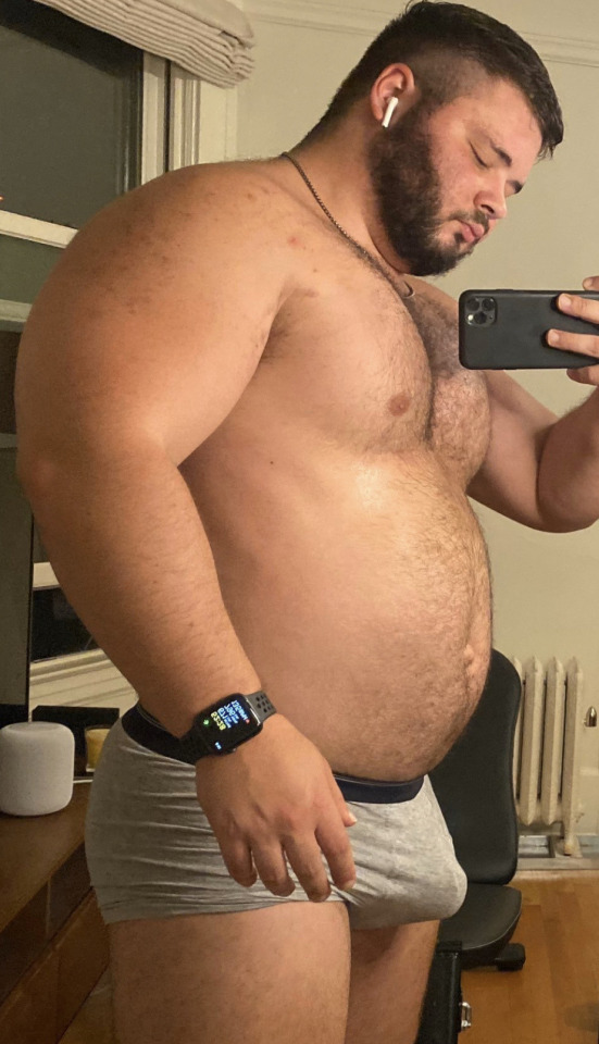 bigbellyboiz:intoxicating-masculinity:Huge bull with a great belly.