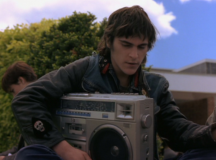 spookyboy:  crushedboness:  Joaquin Phoenix in To Die For (Gus Van Sant 1995)  OMG