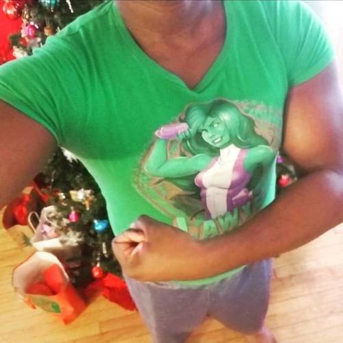 Getting gains with She-Hulk…LOL!#shehulk #dccomics #dc #tshirt #green #fun #fitpic #fitness #