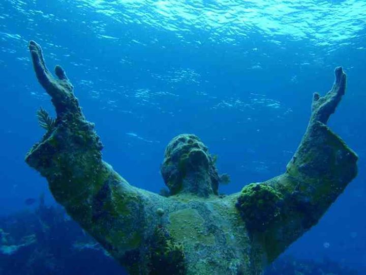 mostamazingphotos:  Christ of the Abyss at San Fruttuoso, Liguria #sunkenchrist #gorgeous