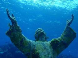 mostamazingphotos:  Christ of the Abyss at San Fruttuoso, Liguria #sunkenchrist #gorgeous  Like our Page -► Zoomdeck◄- For more Interesting &amp; Amazing Photos http://on.fb.me/1b99zVK