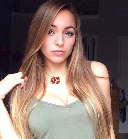 sarah-is-horny:  Don’t forget to visit my blog for more ;)