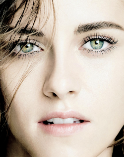 kristensource:  Kristen Stewart Chanel Collection Eyes 2016